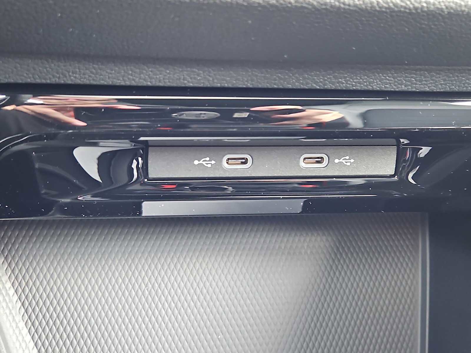 New 2025 Volkswagen GTI SE FWD image 18