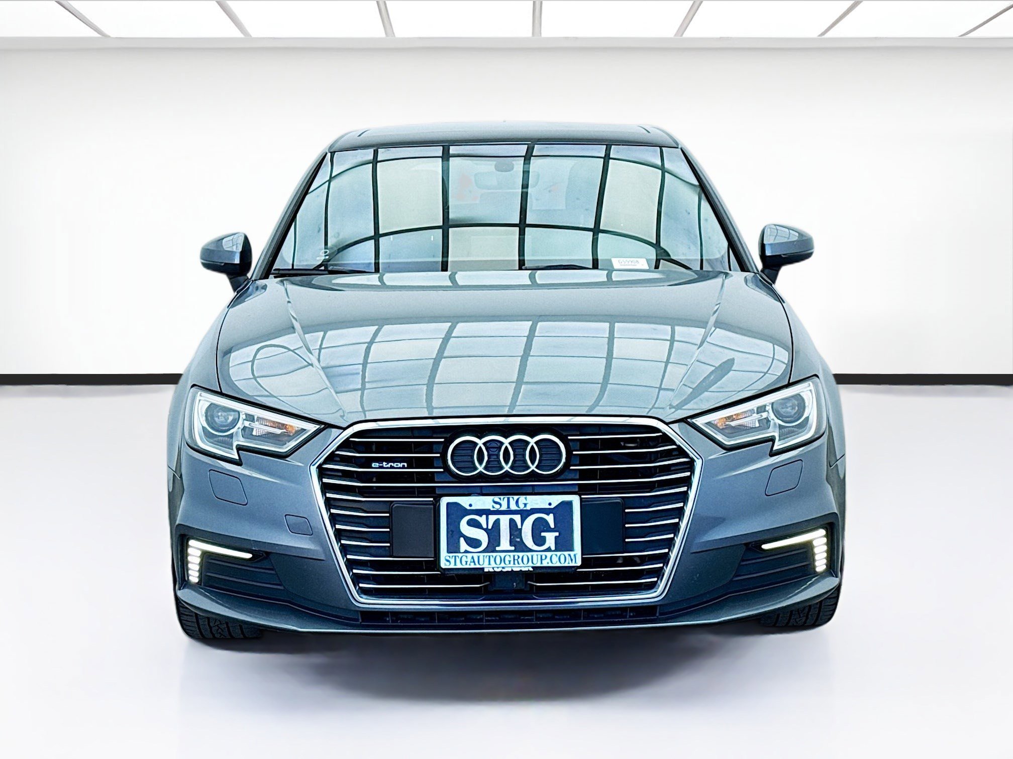 Used 2018 Audi A3 e-tron Premium image 2