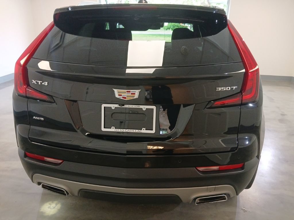 Used 2020 Cadillac XT4 Premium Luxury w/ Cold Weather Package AWD/4WD image 12