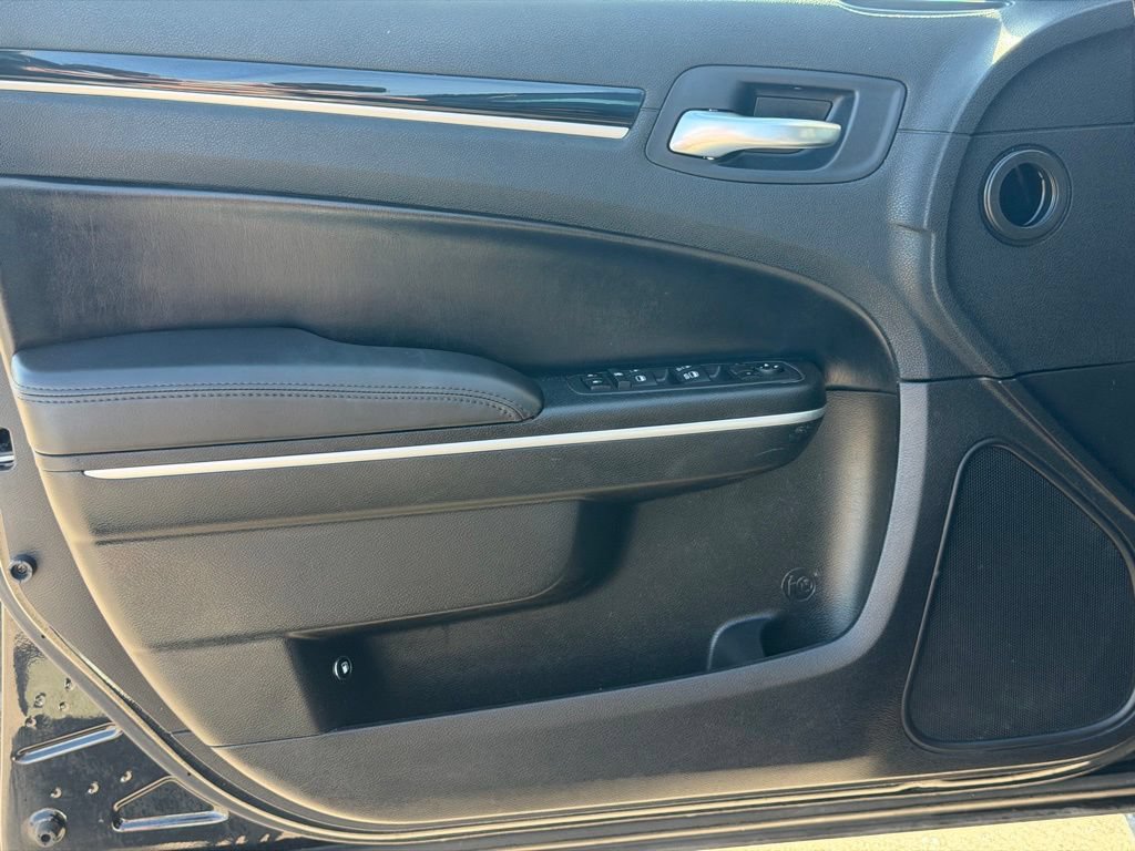Used 2023 Chrysler 300 Touring w/ Sport Appearance Package RWD image 23