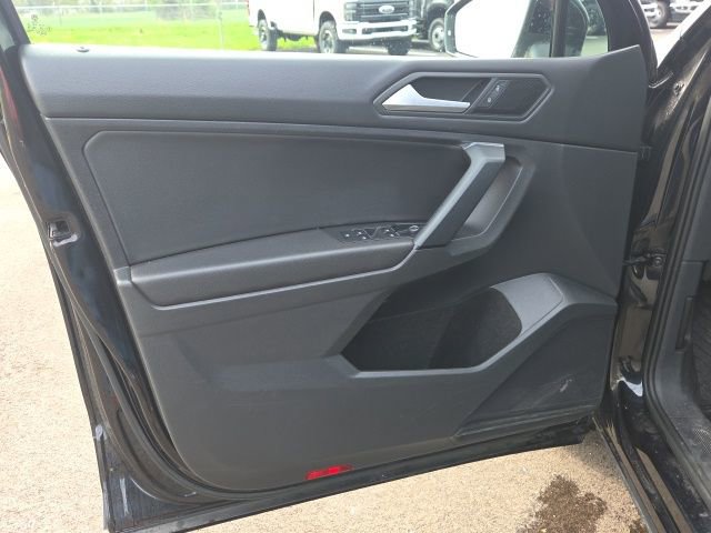 Used 2019 Volkswagen Tiguan SE AWD/4WD image 23