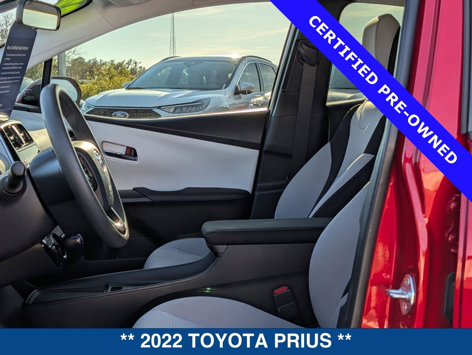 Used 2022 Toyota Prius LE image 19
