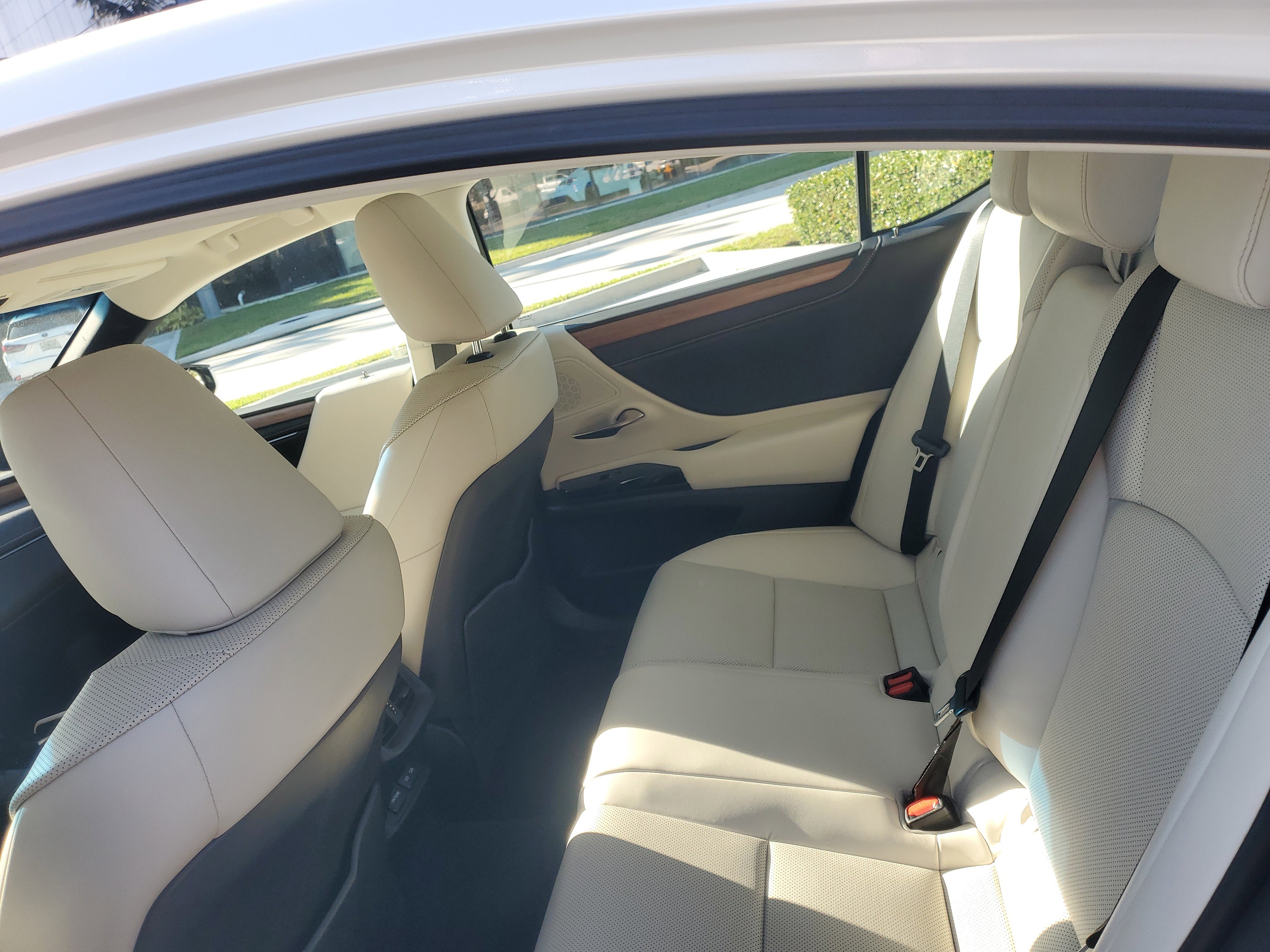 Used 2025 Lexus ES 350 w/ Premium Package image 15