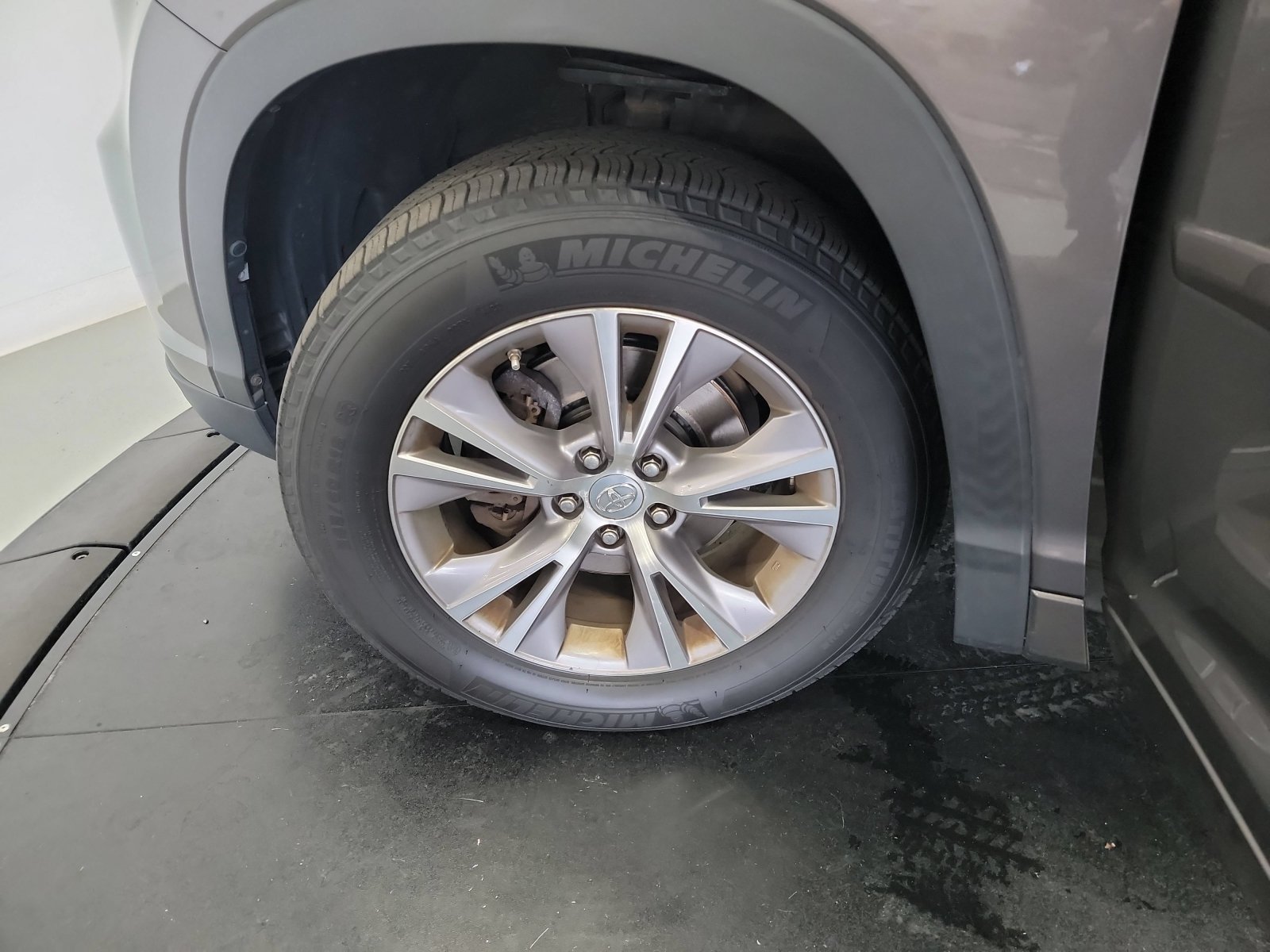 Used 2015 Toyota Highlander XLE FWD image 30