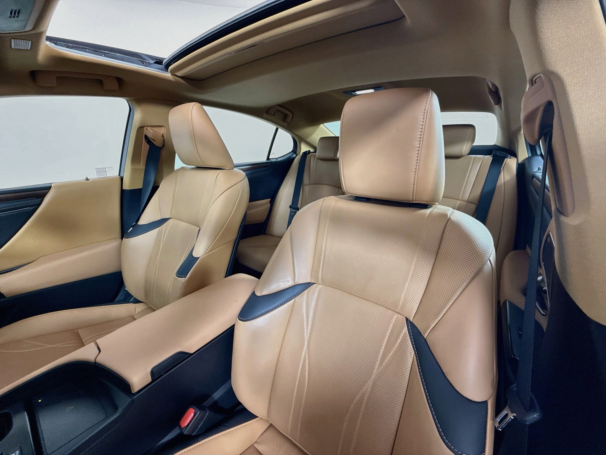 Used 2024 Lexus ES 300h w/ Accessory Package (Z2) FWD image 11