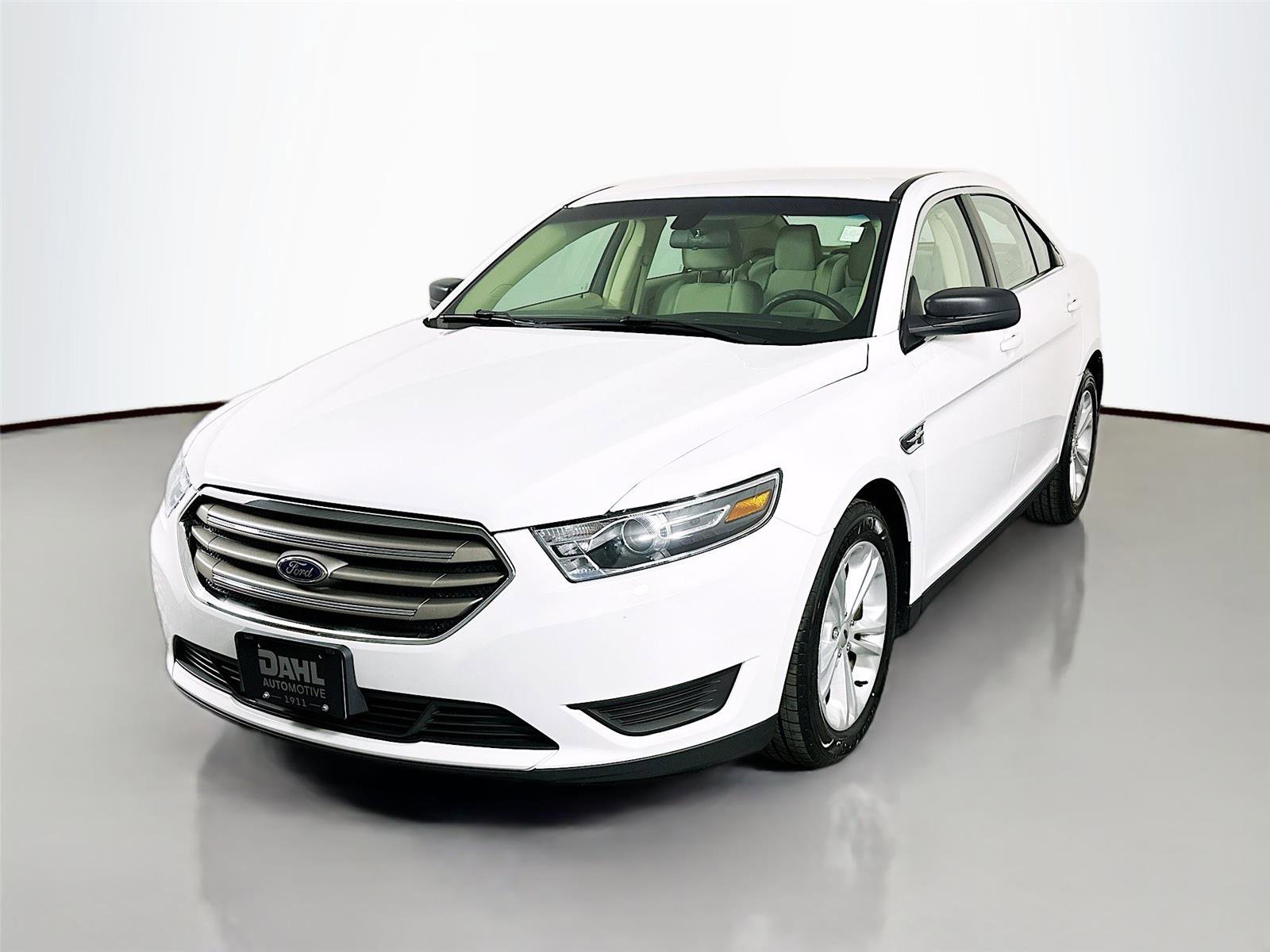Used 2018 Ford Taurus SE FWD image 4