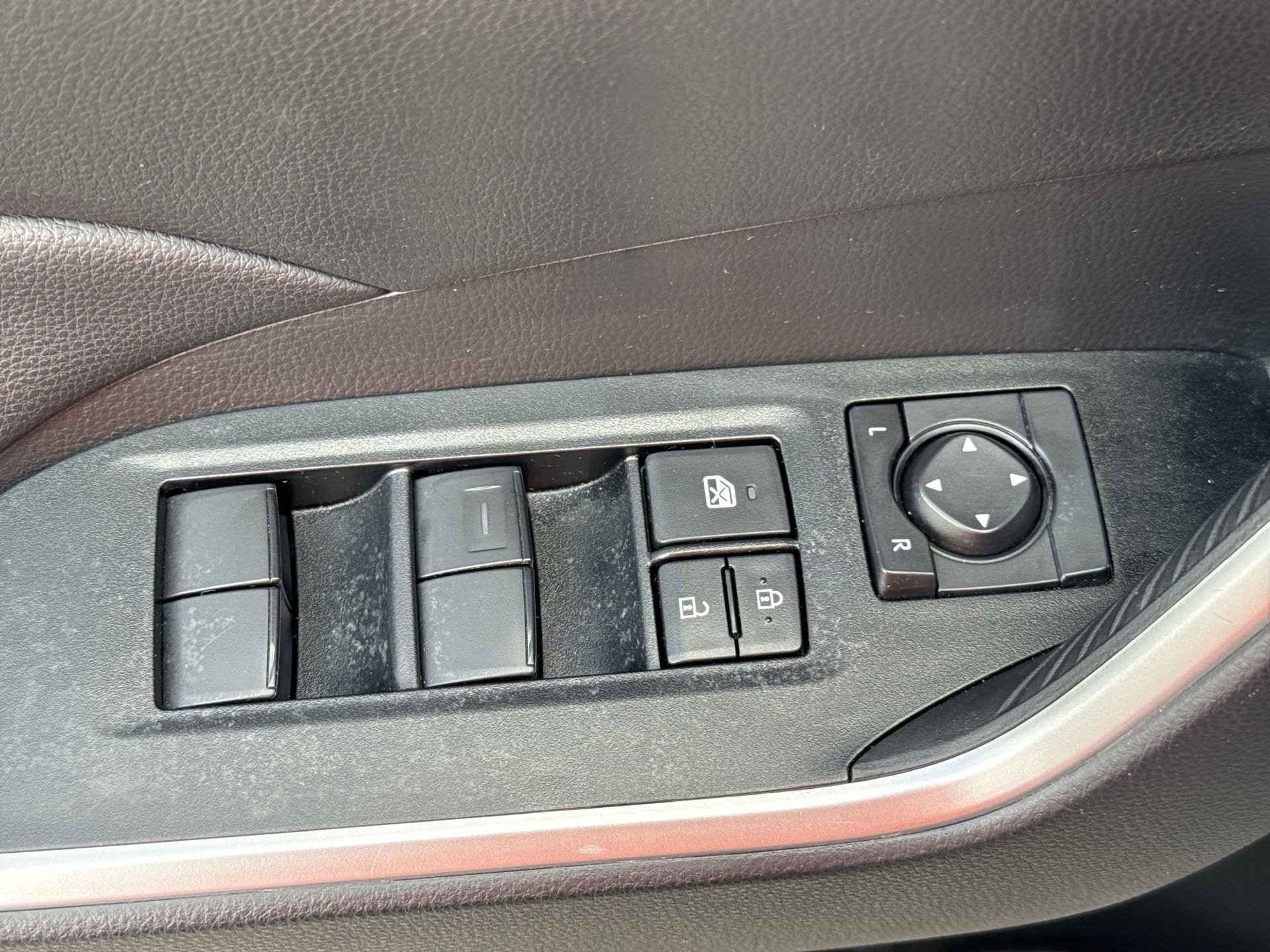 Certified 2025 Toyota RAV4 LE FWD image 15