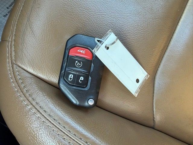 Used 2020 Jeep Gladiator Rubicon w/ Dual Top Group image 35