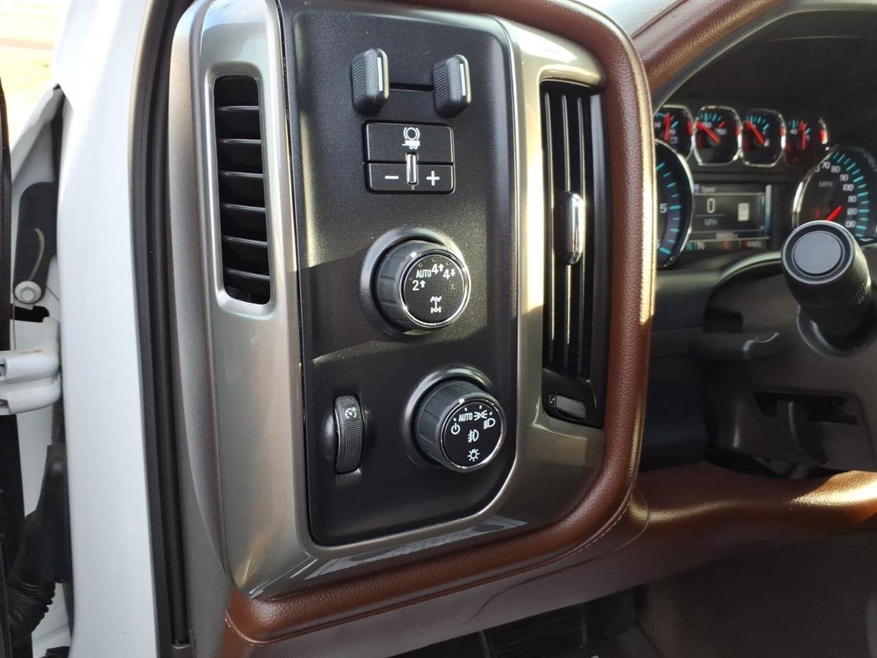 Used 2018 Chevrolet Silverado 1500 High Country image 12