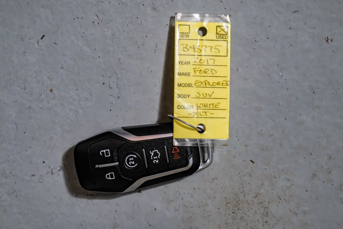 Used 2017 Ford Explorer XLT w/ Equipment Group 202A FWD image 55