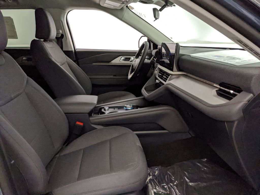 New 2025 Ford Explorer Active image 27