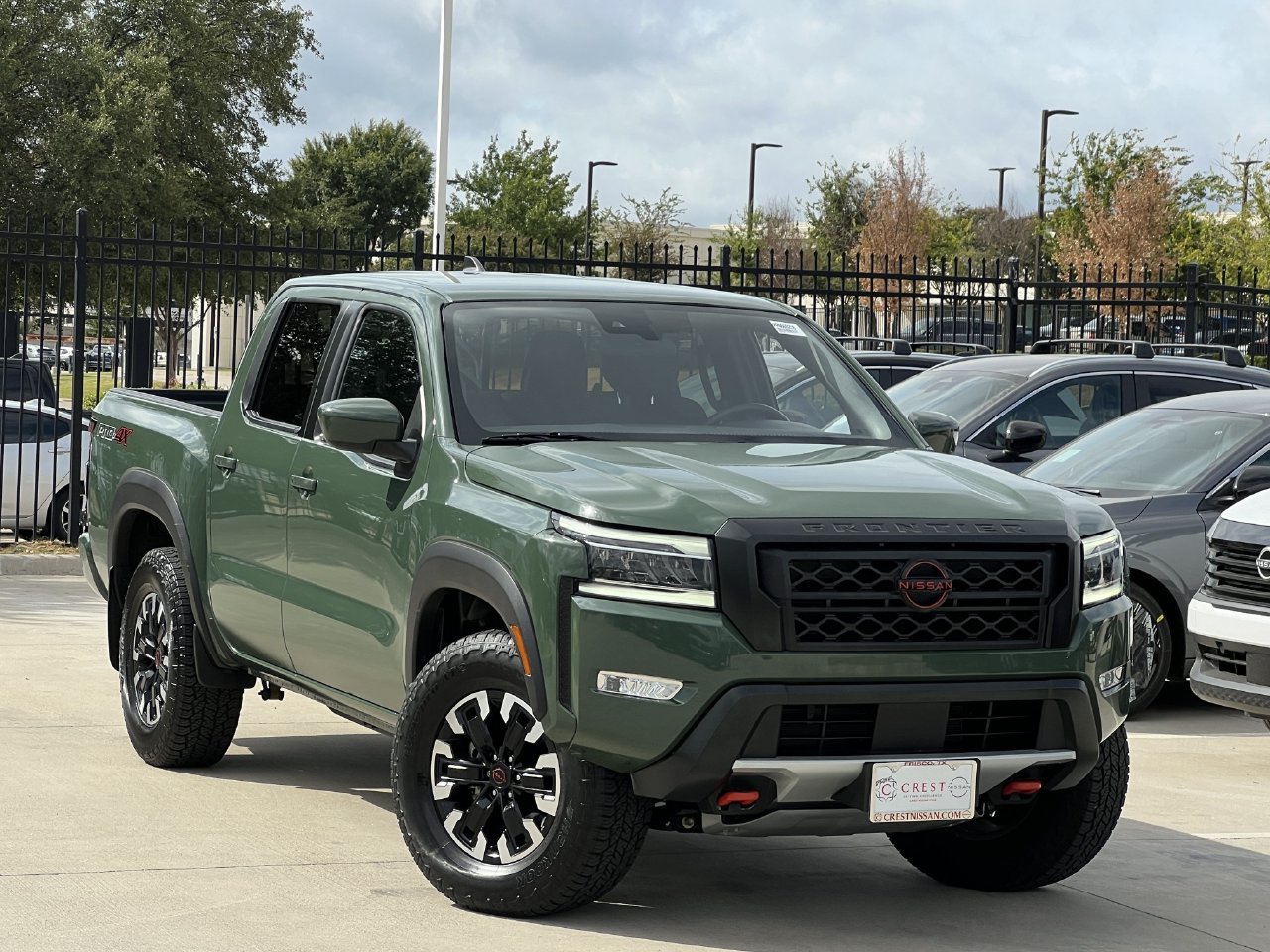 Used 2024 Nissan Frontier PRO-4X w/ Technology Package AWD/4WD image 2