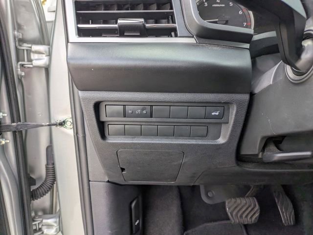 Used 2024 Mitsubishi Outlander SE Black Edition image 16