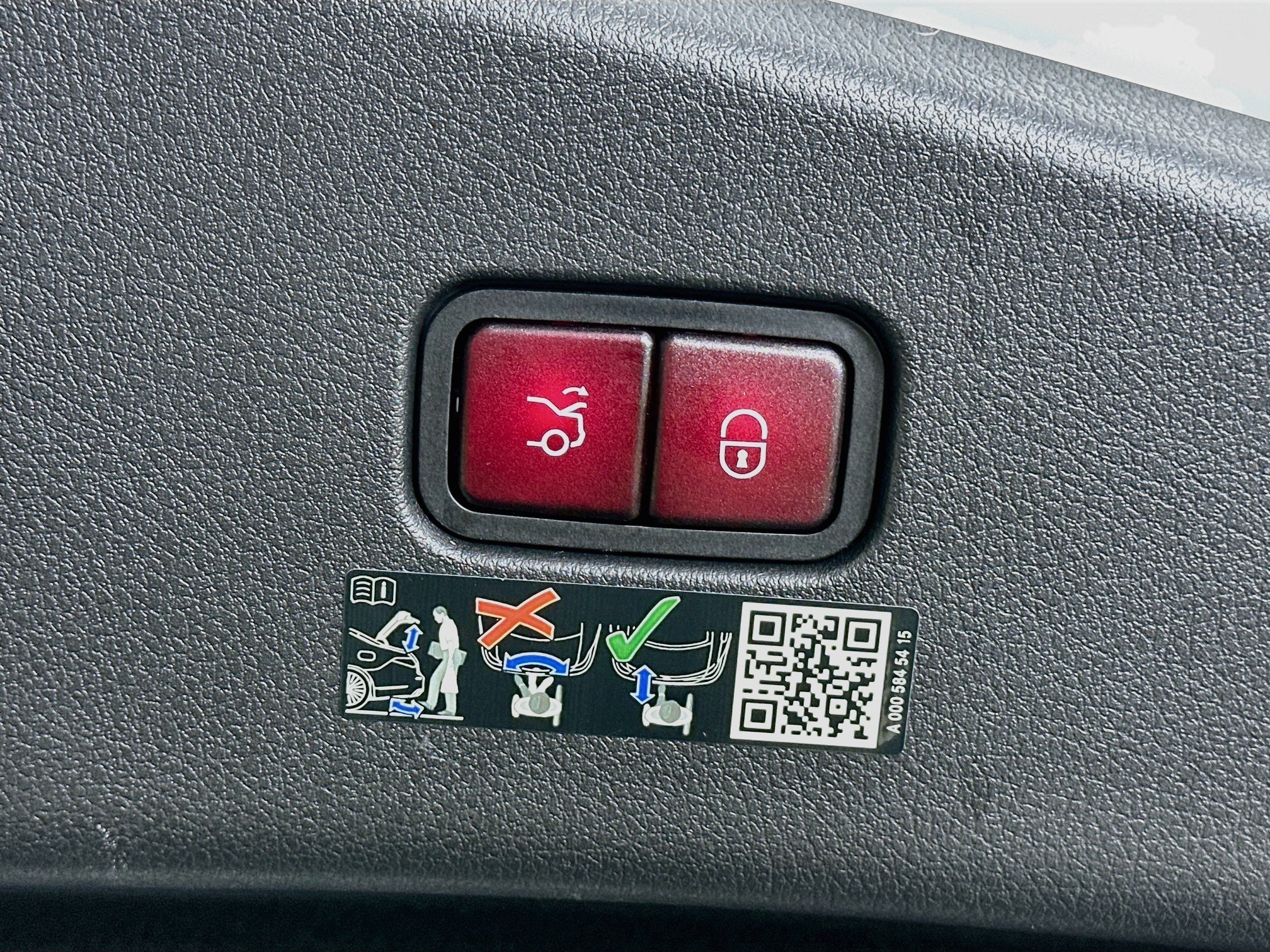 Certified 2024 Mercedes-Benz CLE 300 4MATIC Coupe image 33