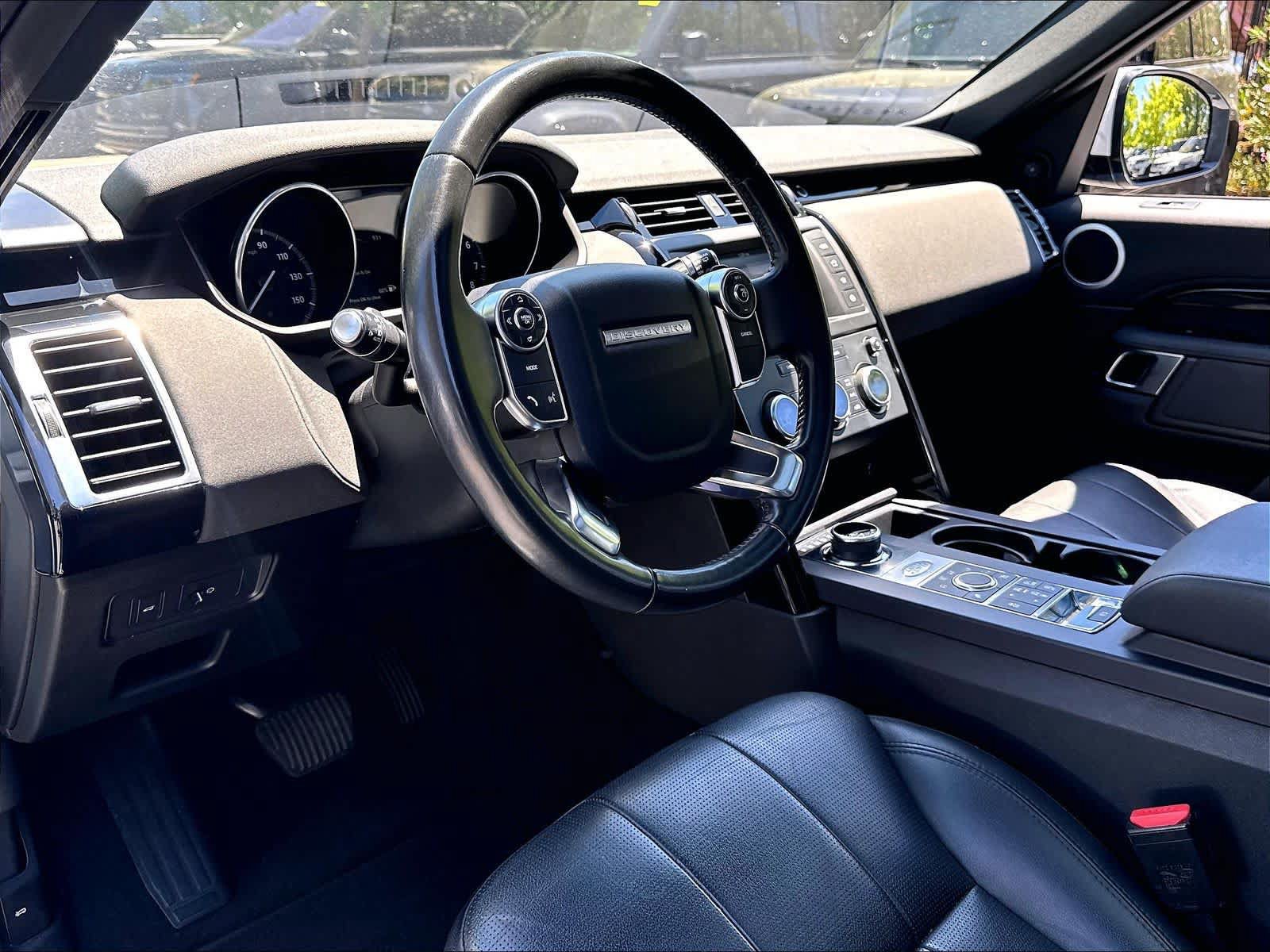 Used 2017 Land Rover Discovery SE AWD/4WD image 17