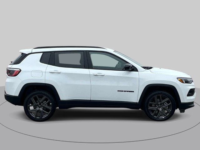 Used 2026 Jeep Compass Latitude AWD/4WD image 3