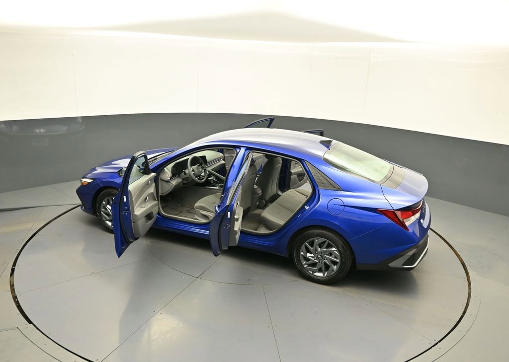Certified 2024 Hyundai Elantra SEL FWD image 43