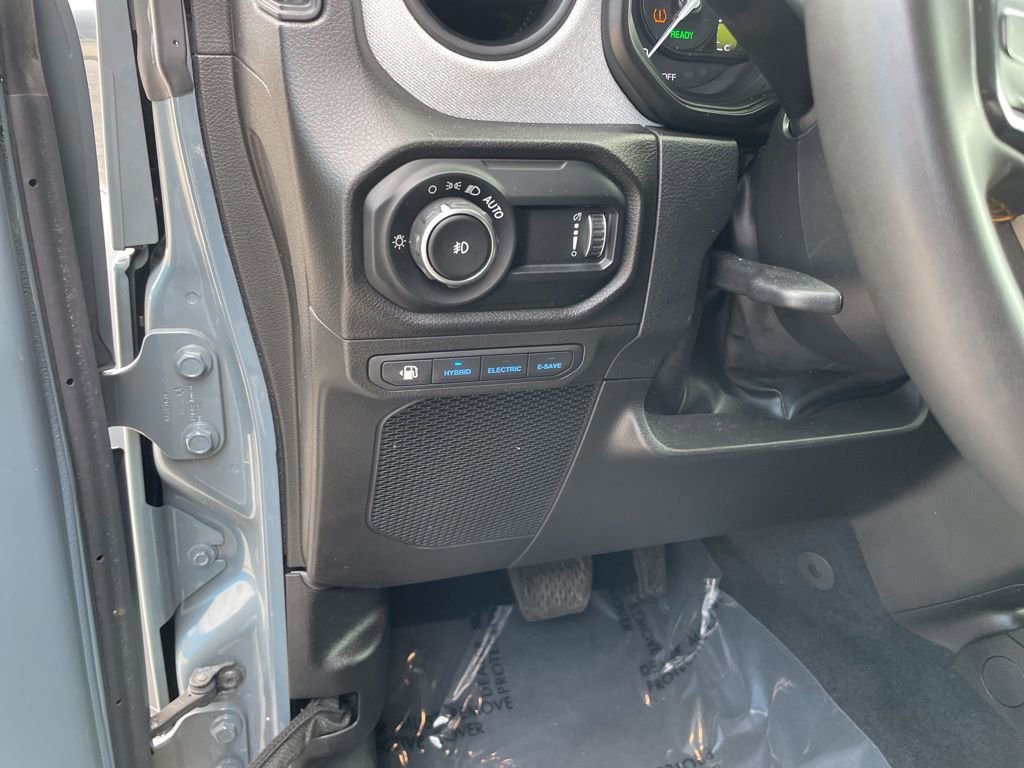 Used 2024 Jeep Wrangler Unlimited image 9