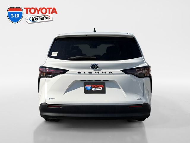 Certified 2025 Toyota Sienna LE FWD image 4