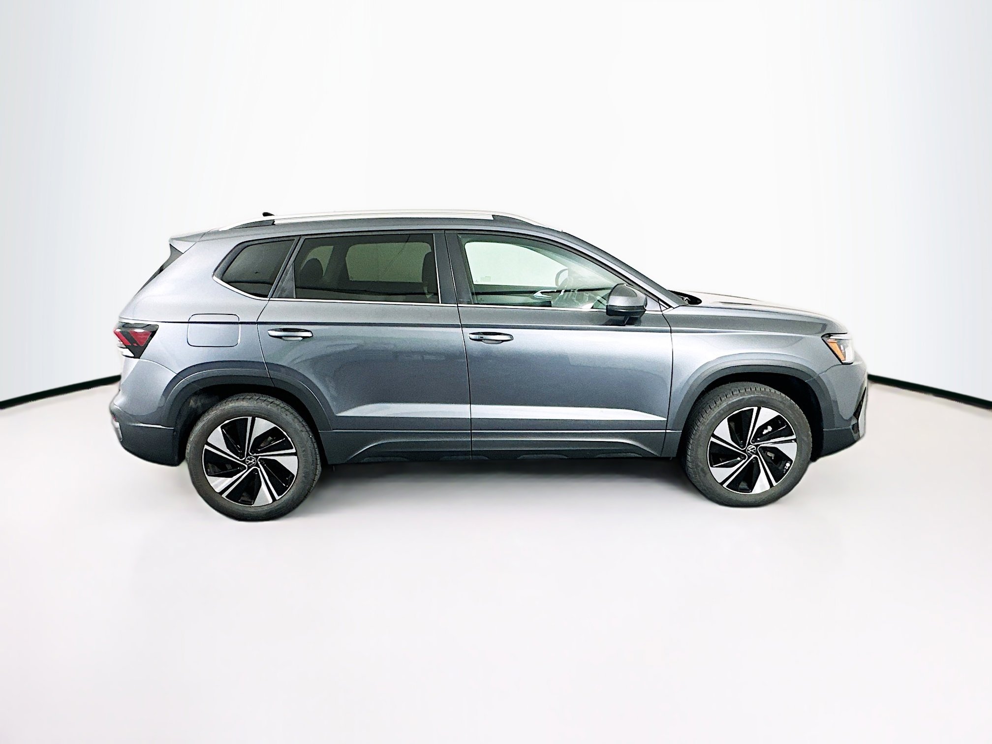 Used 2025 Volkswagen Taos SE AWD/4WD image 10