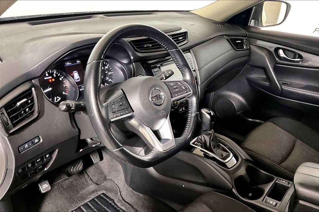 Used 2020 Nissan Rogue SV image 10