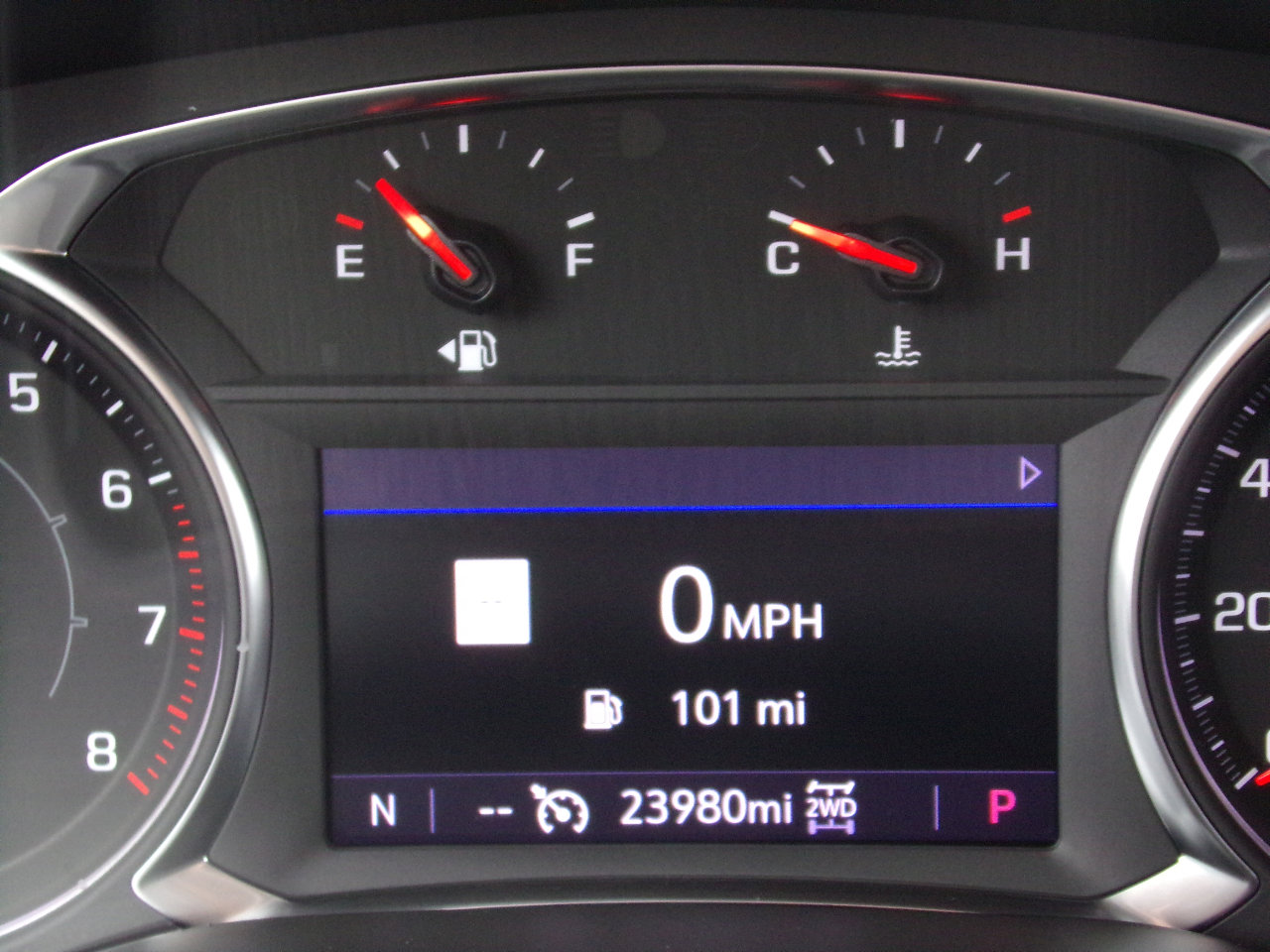 Used 2023 GMC Acadia SLE w/ Driver Convenience Package image 16