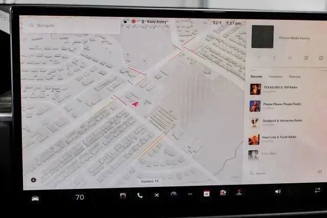 Used 2022 Tesla Model S Standard Range AWD/4WD image 26