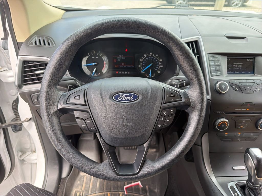 Used 2018 Ford Edge SE image 17