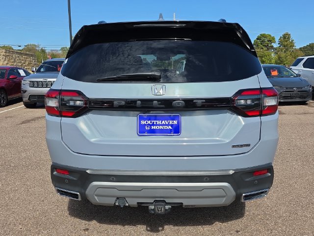 Certified 2024 Honda Pilot Touring image 4