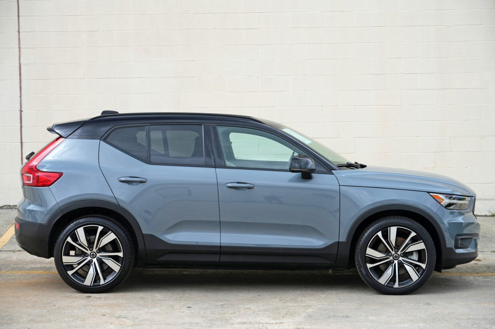 Used 2021 Volvo XC40 P8 Recharge w/ Advanced Package AWD/4WD image 51