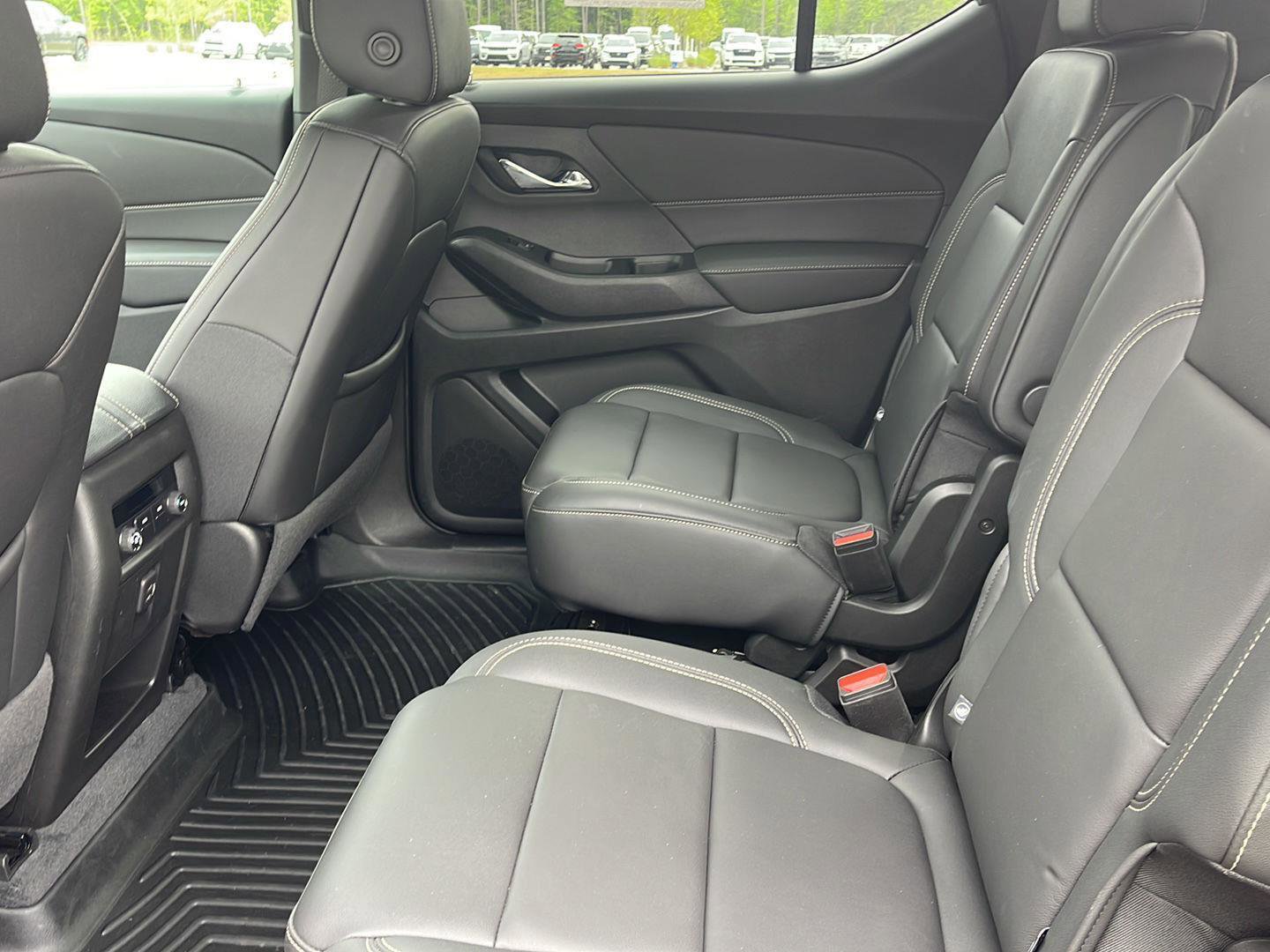 Used 2023 Chevrolet Traverse LT FWD image 25