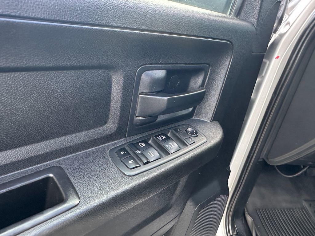 Used 2018 RAM 3500 Tradesman w/ Chrome Appearance Group image 21