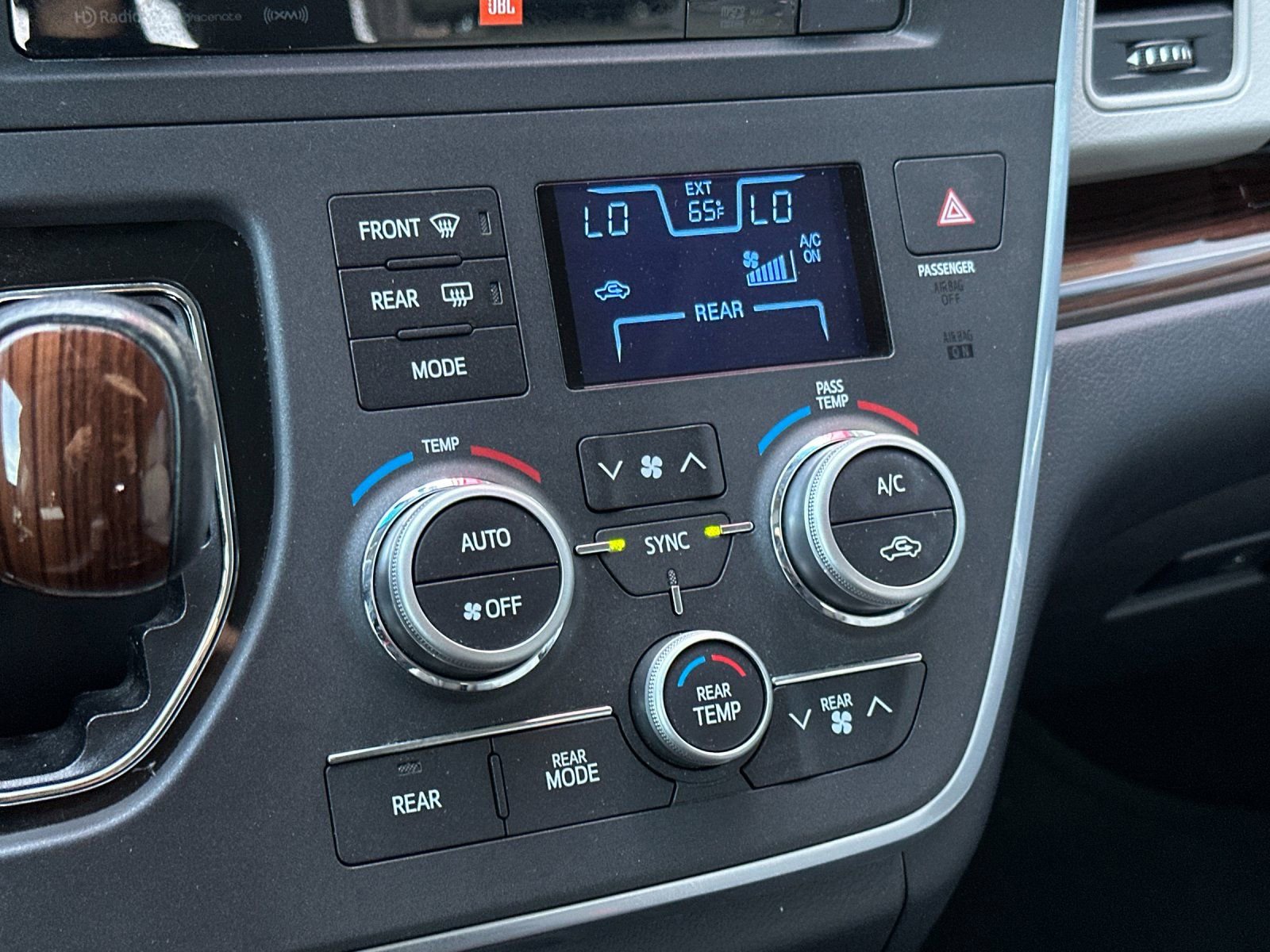 Used 2017 Toyota Sienna Limited Premium image 21