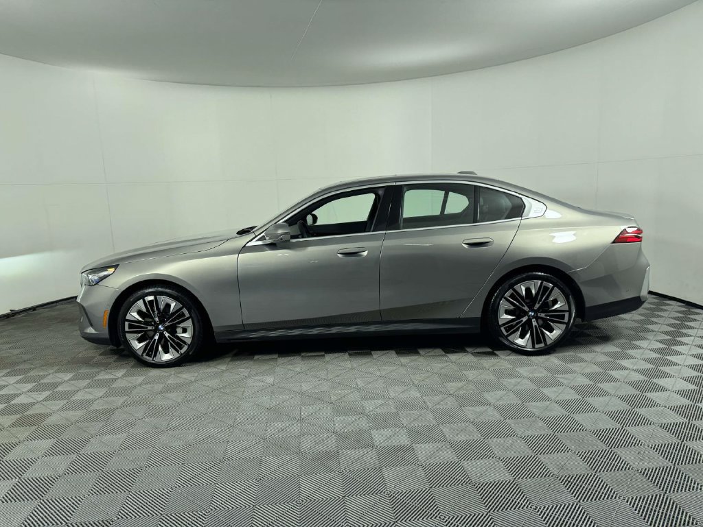 Used 2026 BMW 530i xDrive w/ Premium Package AWD/4WD image 11