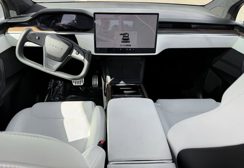 Used 2022 Tesla Model X image 28