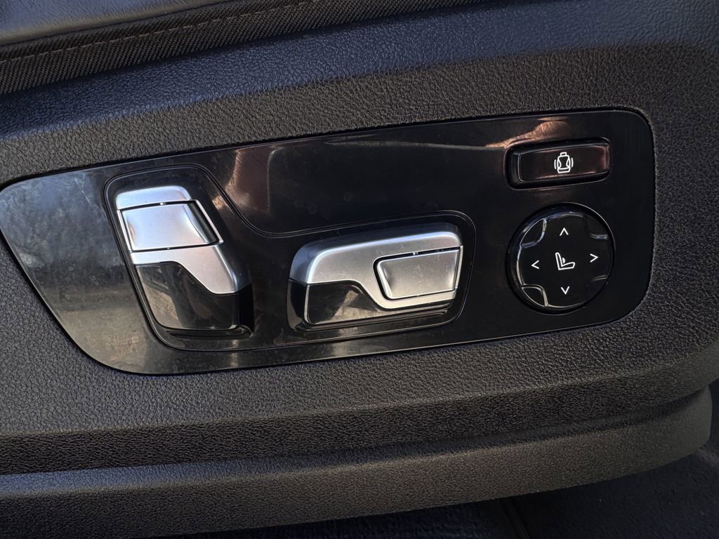 Used 2023 BMW X7 xDrive40i image 27