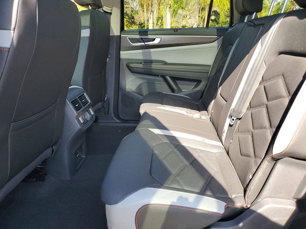 New 2026 Volkswagen Atlas Peak Edition image 12