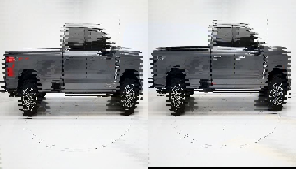 Used 2025 Ford F350 Platinum w/ Platinum Plus Package image 3