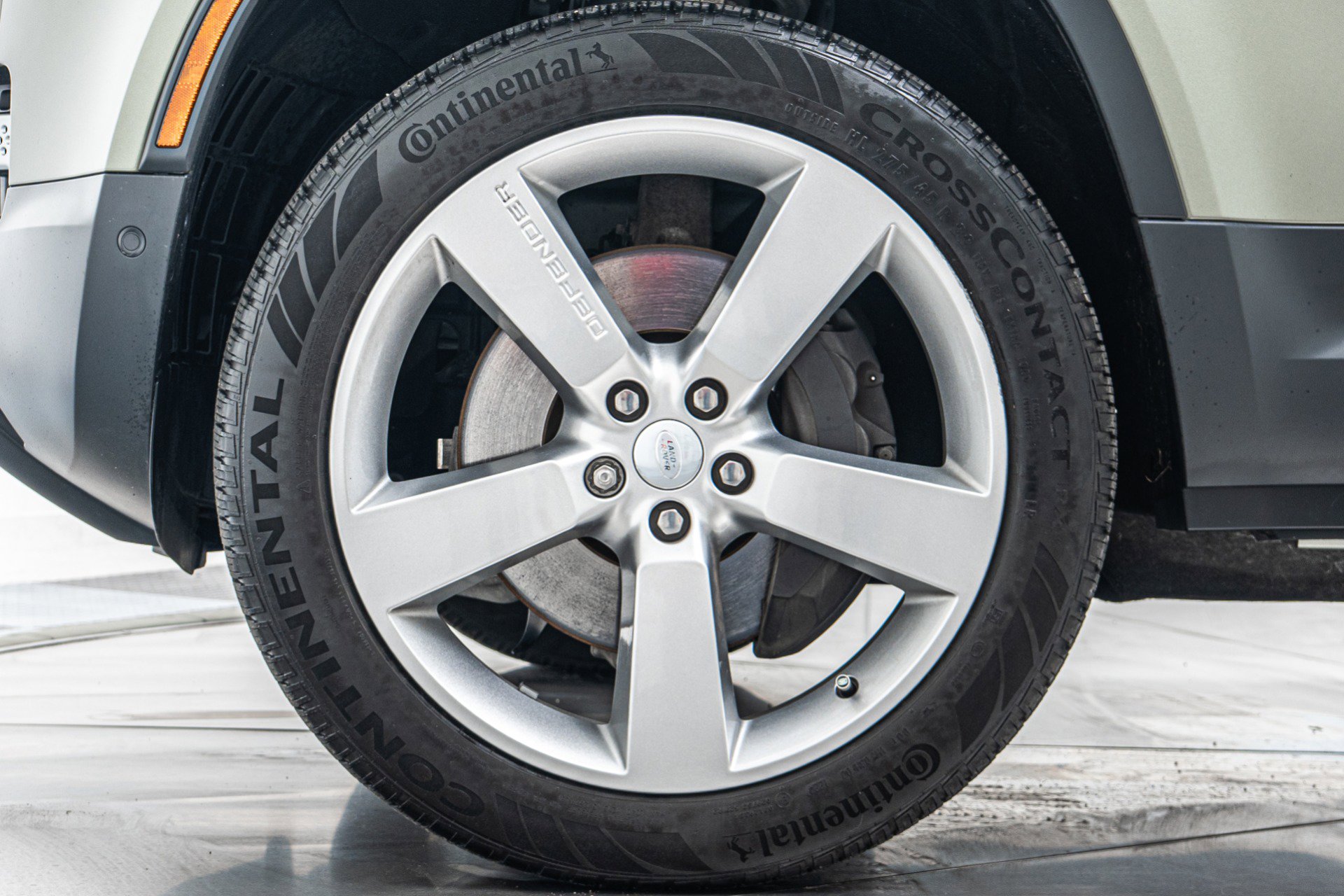 Used 2024 Land Rover Defender 110 SE image 10