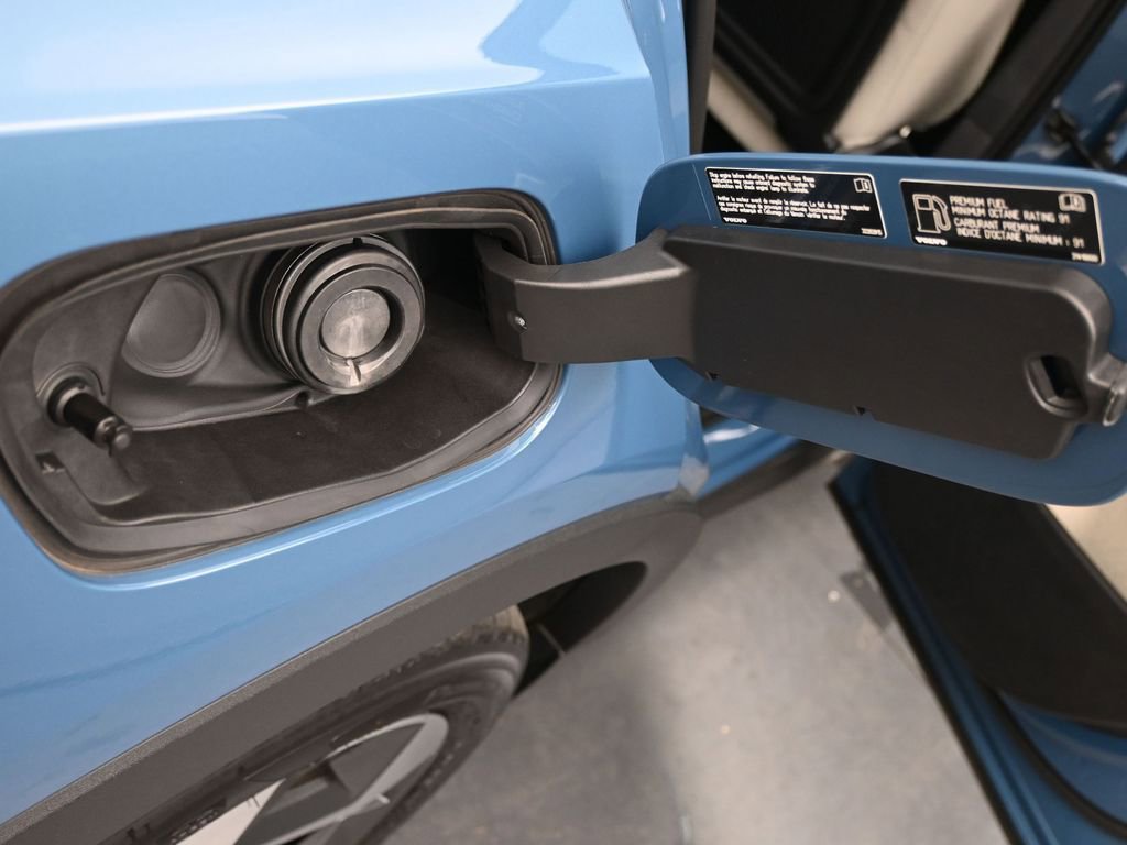 Certified 2024 Volvo XC40 B5 Plus image 18