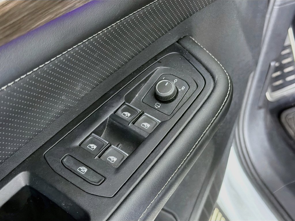 Used 2024 Volkswagen Atlas SEL Premium R-Line AWD/4WD image 23