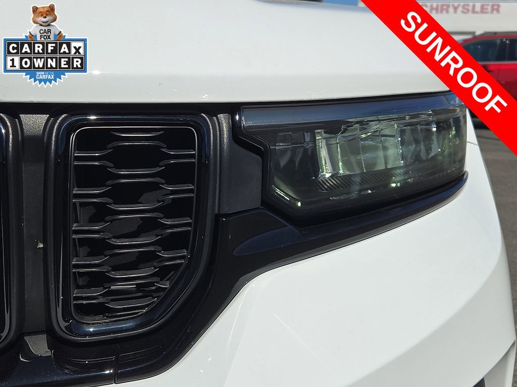 Used 2023 Jeep Grand Cherokee Altitude AWD/4WD image 9