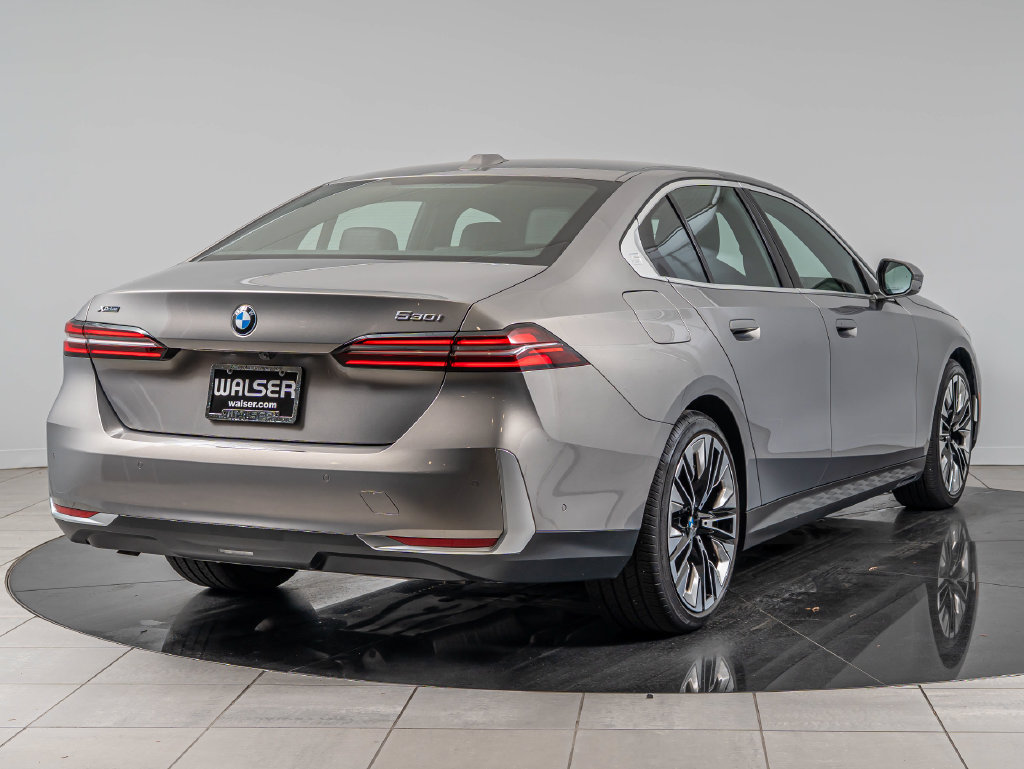Certified 2025 BMW 530i xDrive w/ Premium Package AWD/4WD image 10