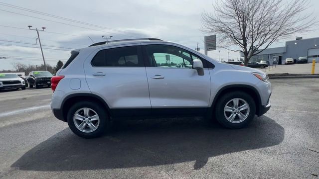 Used 2019 Chevrolet Trax LT w/ LT Convenience Package image 9