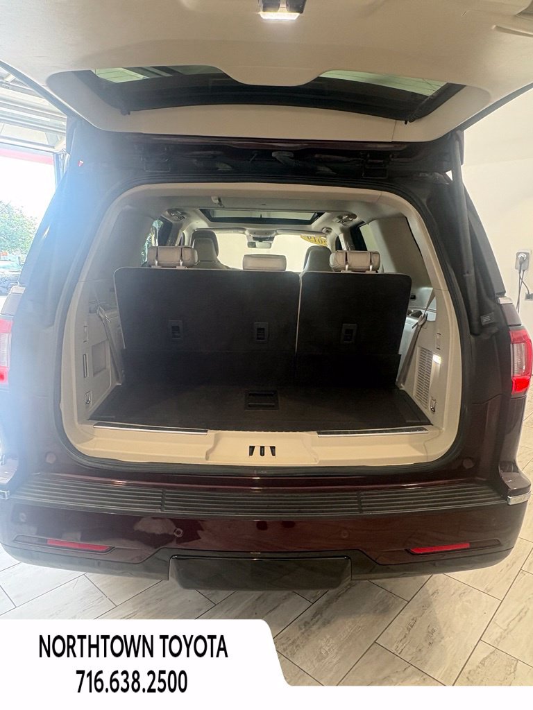 Used 2019 Lincoln Navigator Reserve w/ Cargo Package AWD/4WD image 9