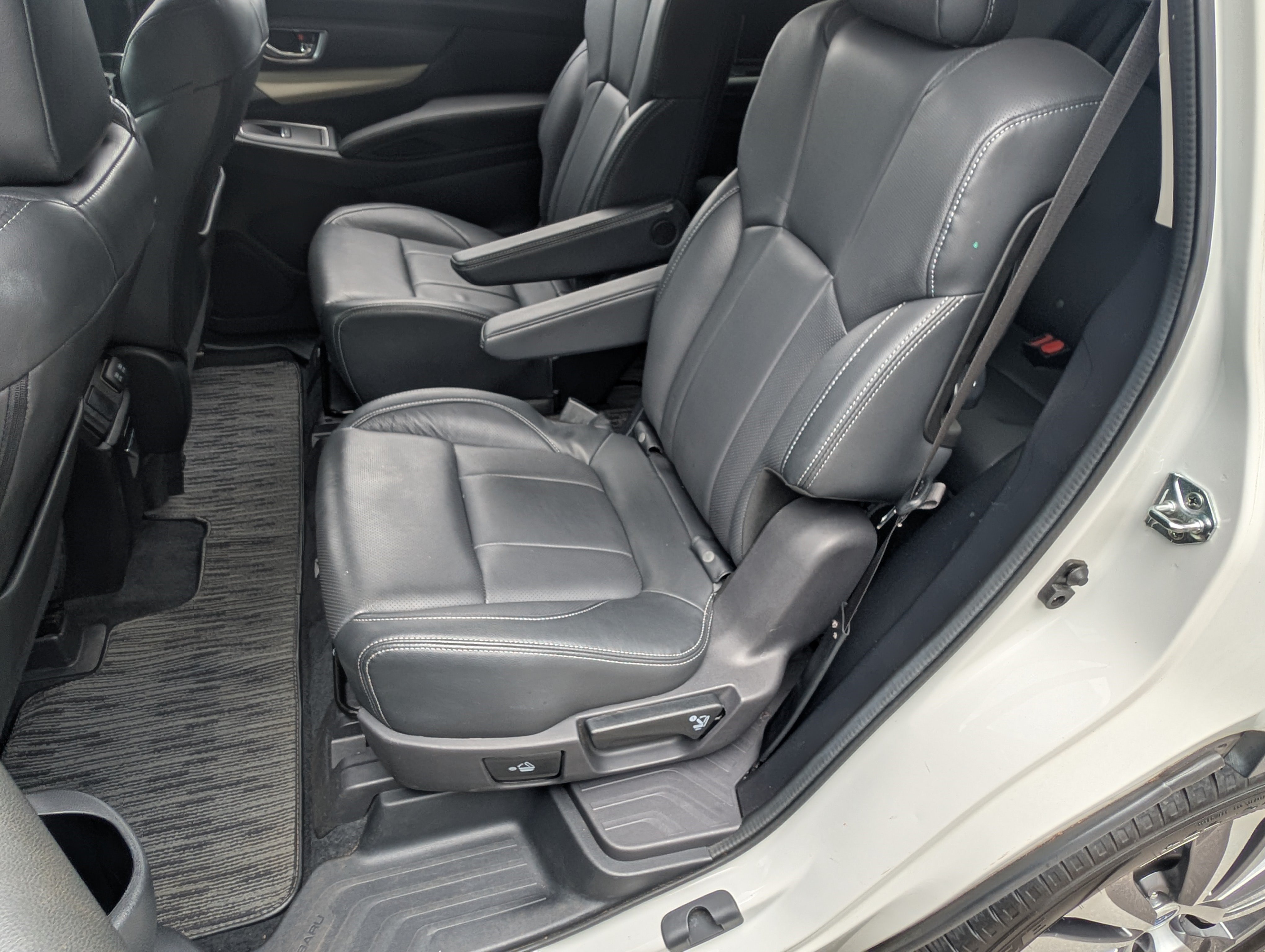 Used 2022 Subaru Ascent Limited AWD/4WD image 17