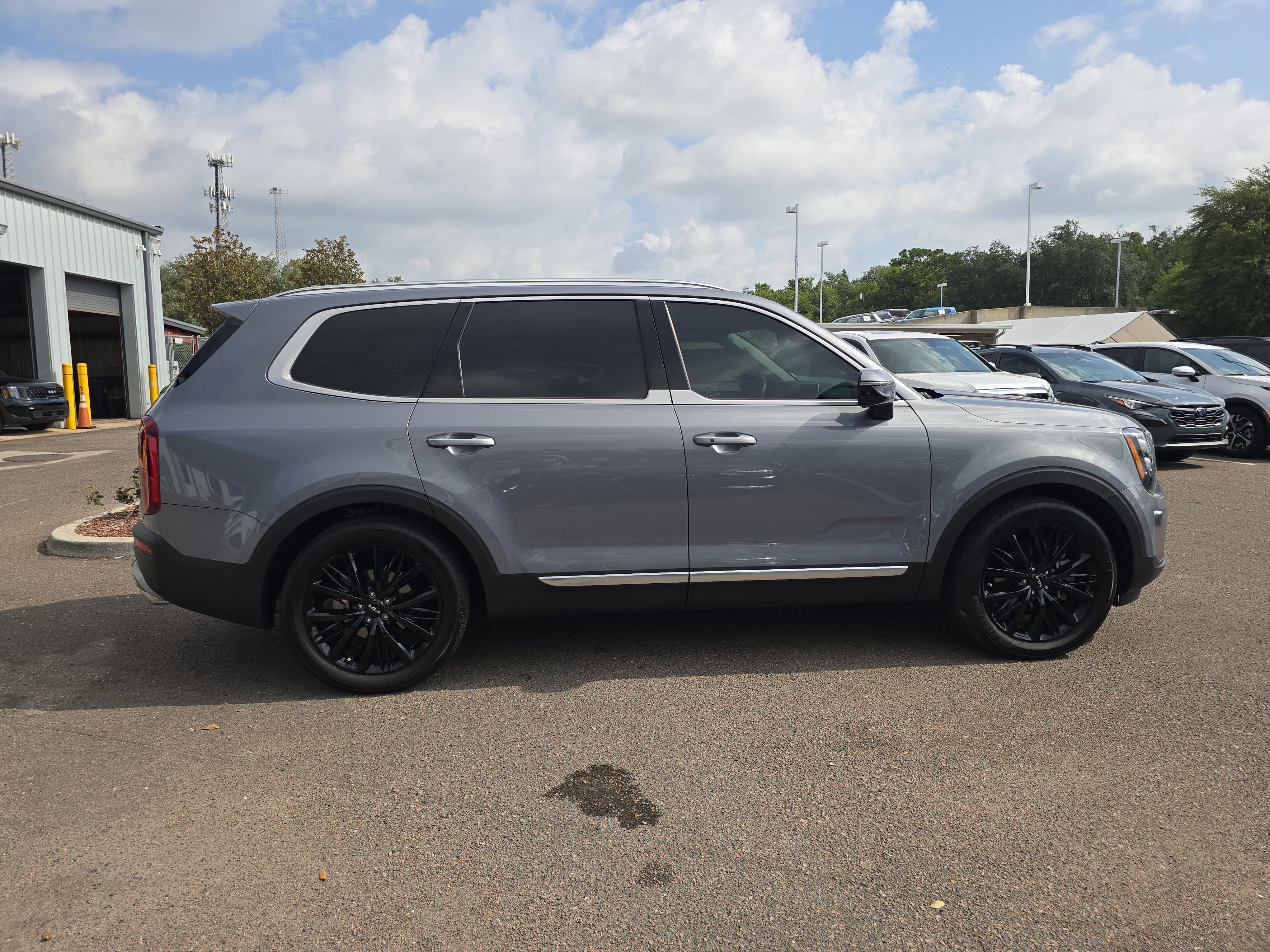 Certified 2022 Kia Telluride SX w/ Towing Package AWD/4WD image 9