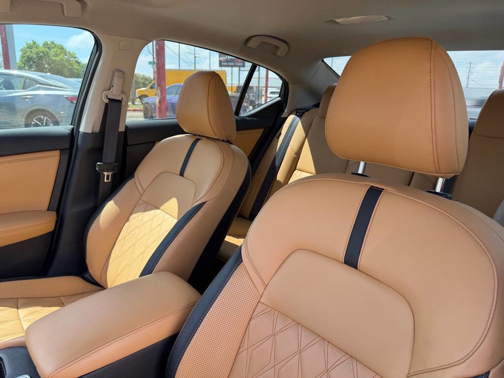 Used 2025 Nissan Sentra SV w/ SV Premium Package image 11