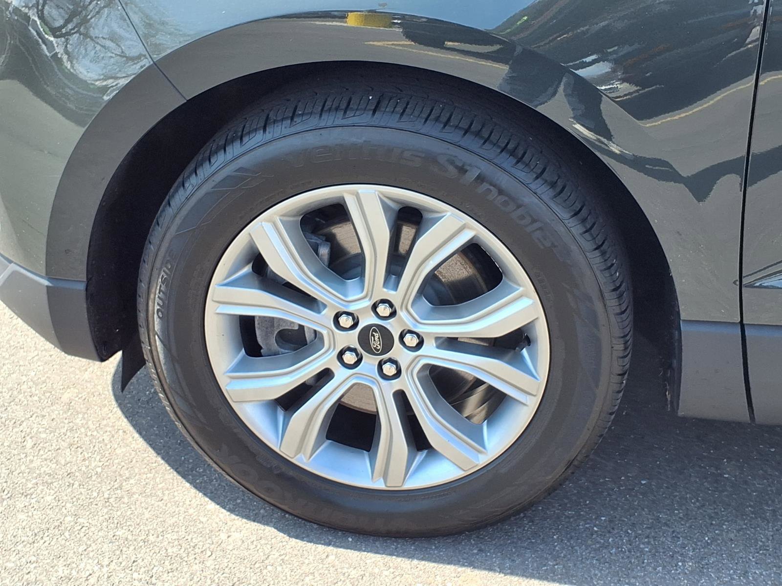 Used 2024 Ford Edge Titanium image 29