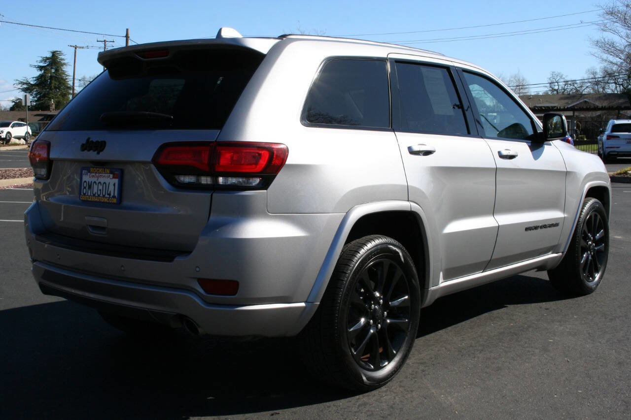 Used 2017 Jeep Grand Cherokee Altitude image 5